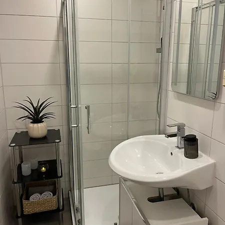 Modernes - Ruhig Gelegen & Nahe Den Thermen Apartment *