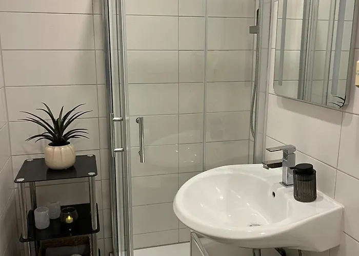 Modernes - Ruhig Gelegen & Nahe Den Thermen Apartment *